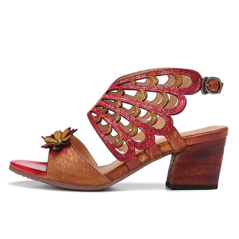 Naisten Nahkaiset Kukat Leikkaukset Butterfly Wings Solki Slingback Block Heel Sandaalit