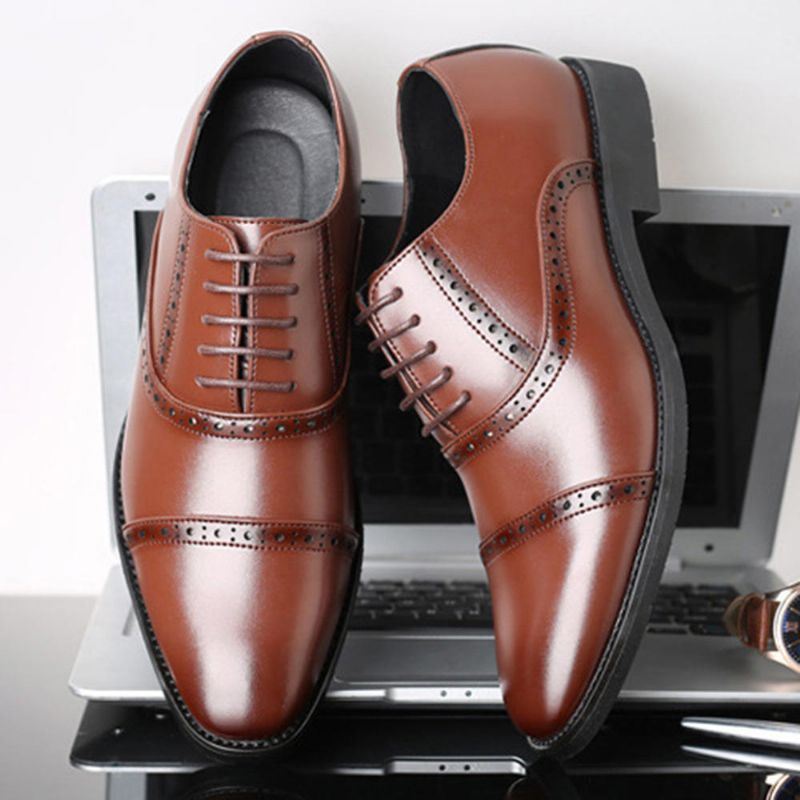 Miesten Brogue Carved Casual Business Oxfords -mekkokengät