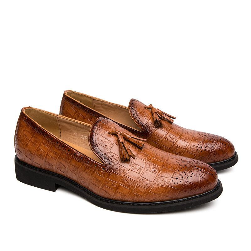 Miesten Brogue Tupsu Decor Mikrokuituinen Nahka Slip On Juhlakengät