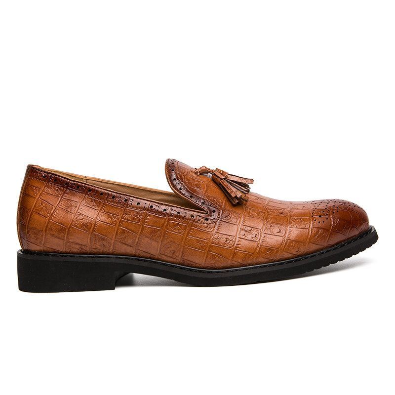 Miesten Brogue Tupsu Decor Mikrokuituinen Nahka Slip On Juhlakengät